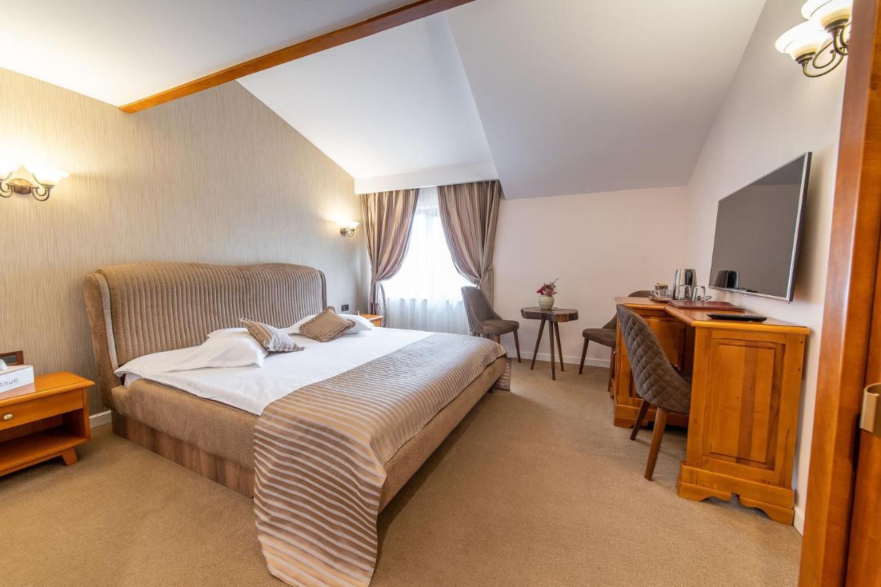 Red Confort Boutique Hotel