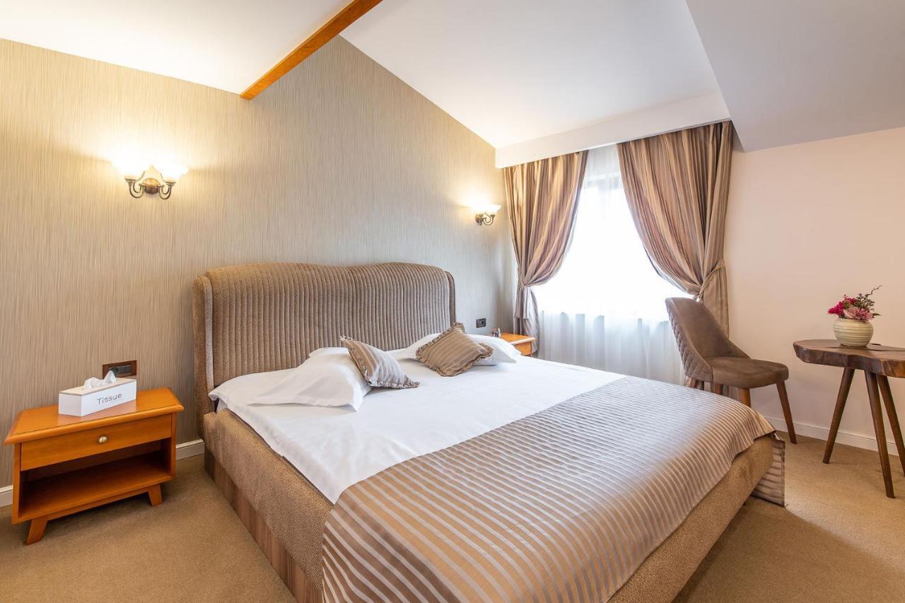 Hotel Red Confort Boutique 4*