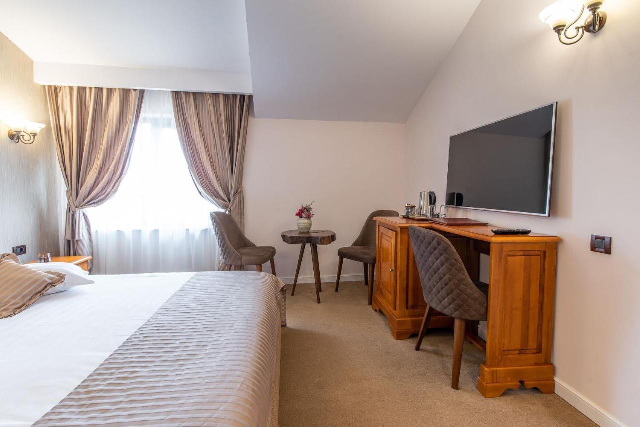 Red Confort Boutique Hotel 4*