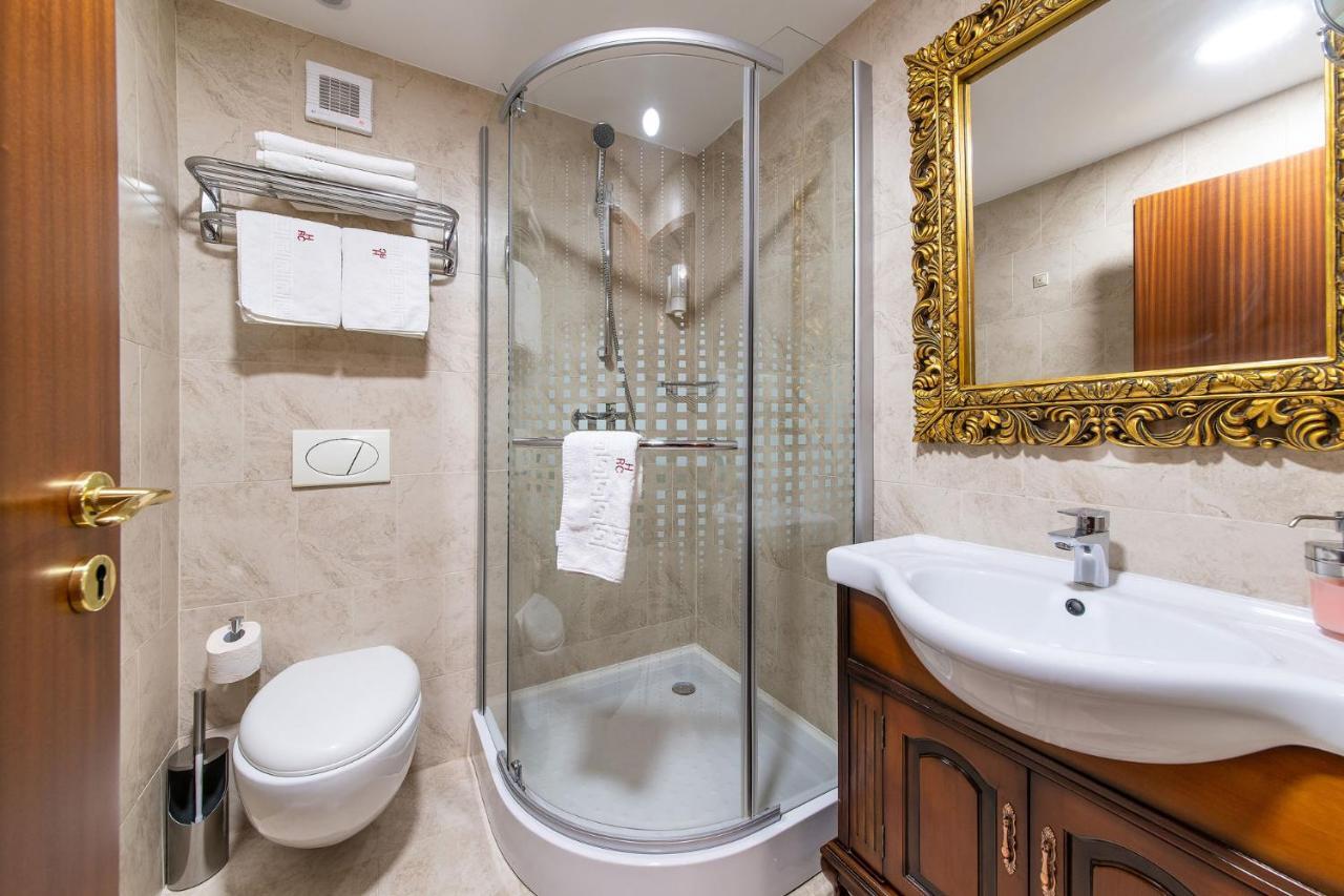 Red Confort Boutique Hotel 4*
