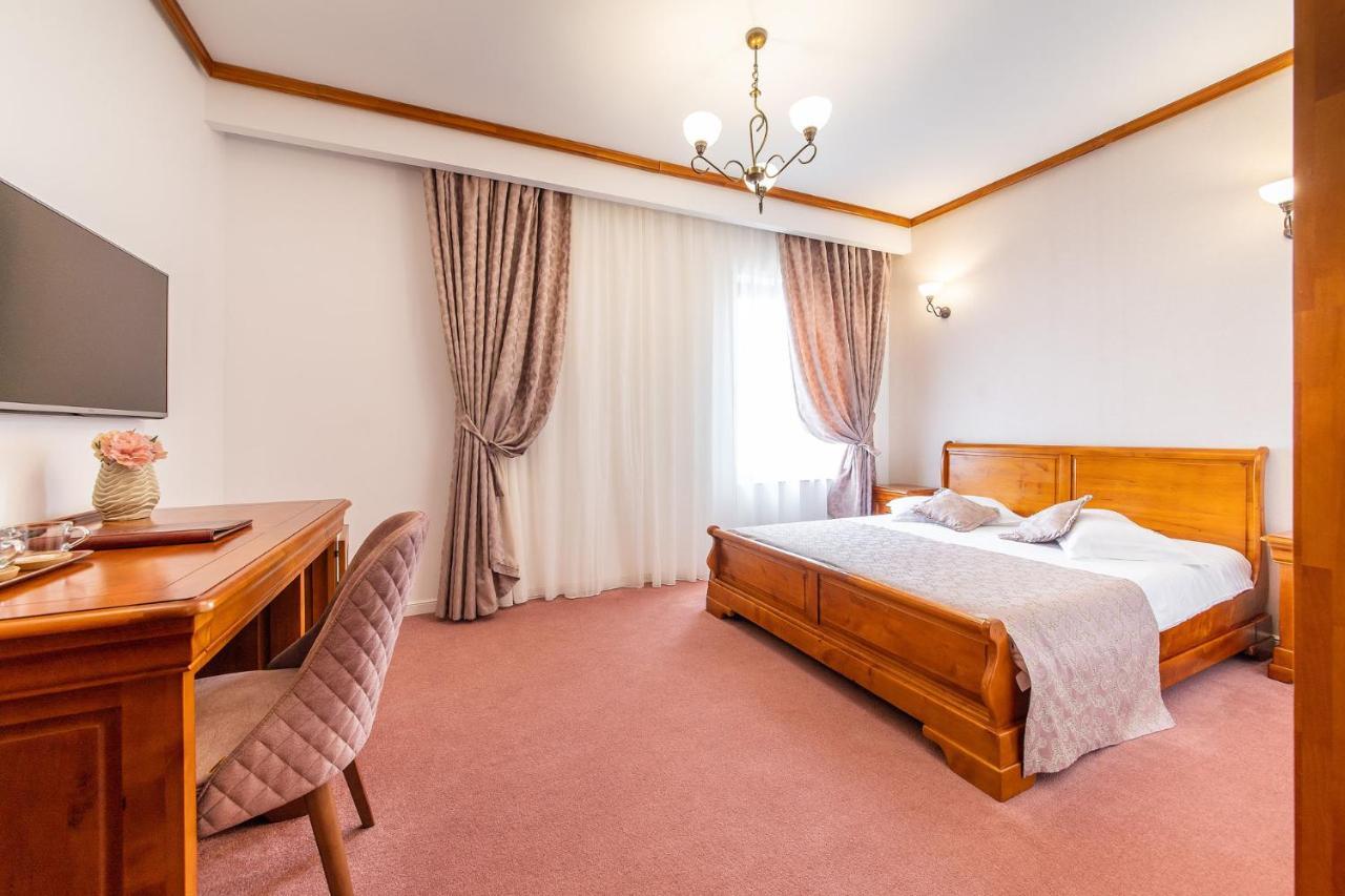 Hotel Red Confort Boutique 4*