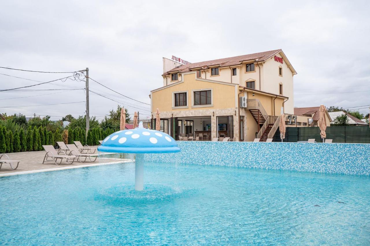 Hotel Red Confort Boutique 4*