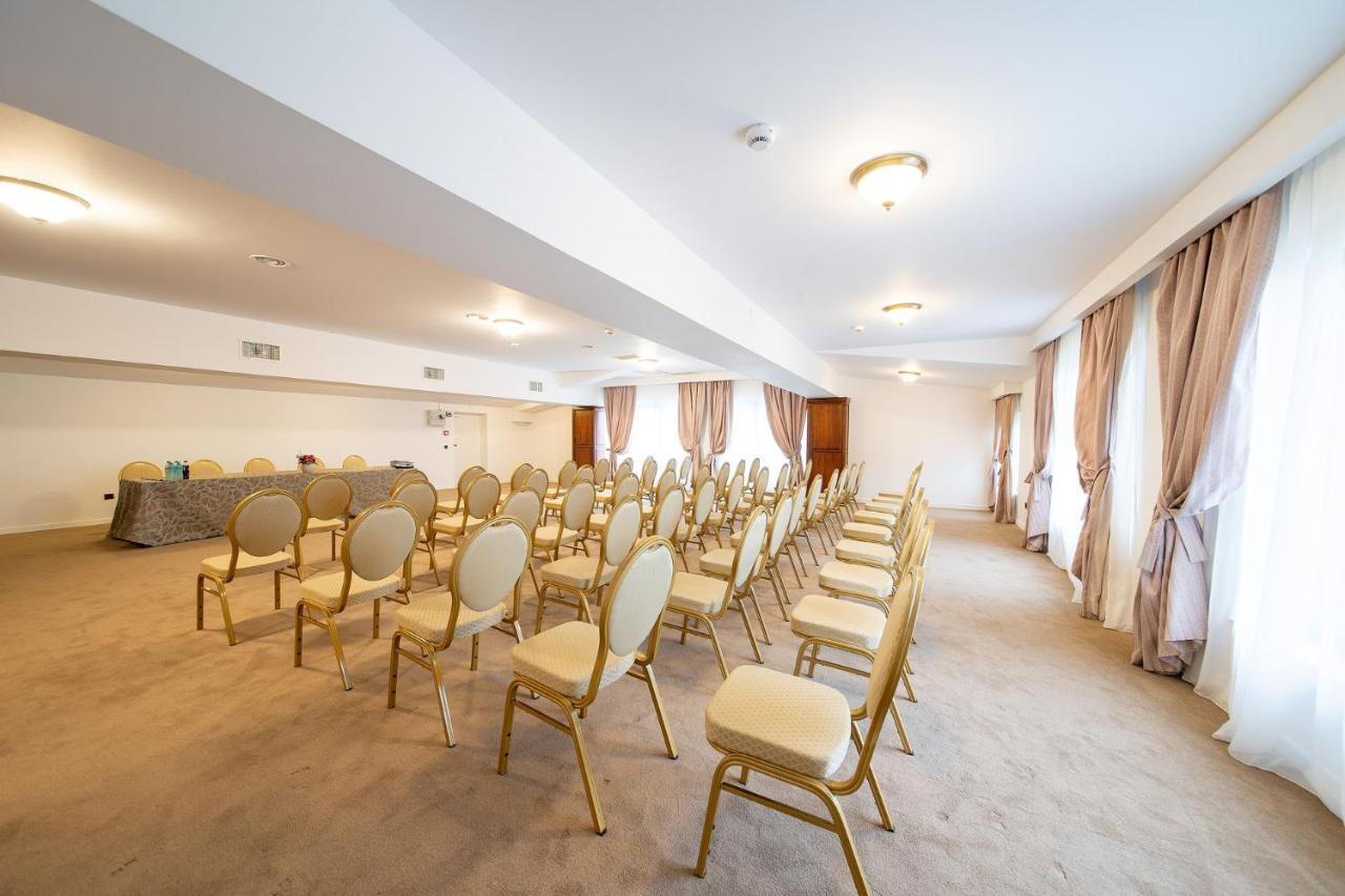 Red Confort Boutique Hotel